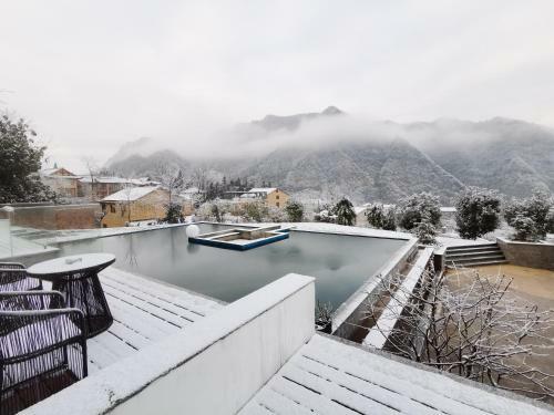 Hotel Z Plus Mountain Resort Inn
