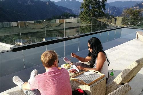 Hotel Z Plus Mountain Resort Inn