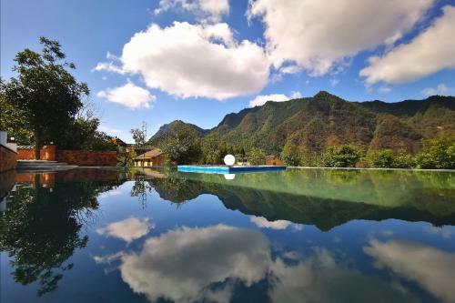 Hotel Z Plus Mountain Resort Inn