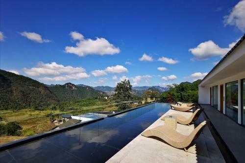 Hotel Z Plus Mountain Resort Inn