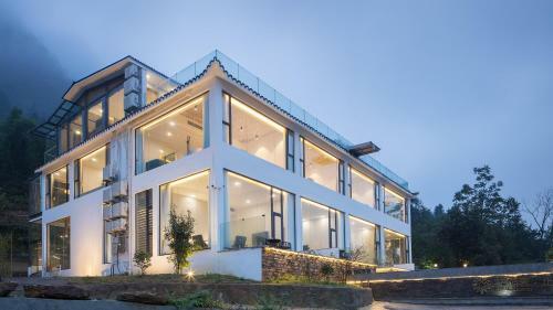Hotel Z Plus Mountain Resort Inn