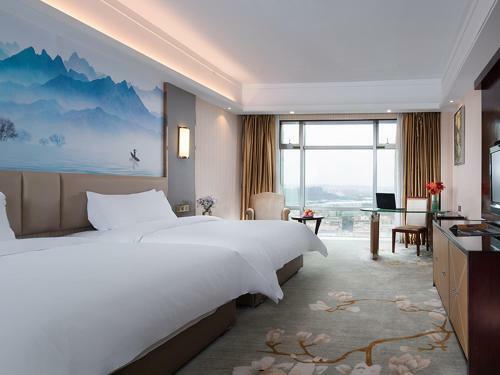 Vienna Hotel (Sanshui Wanda Store)
