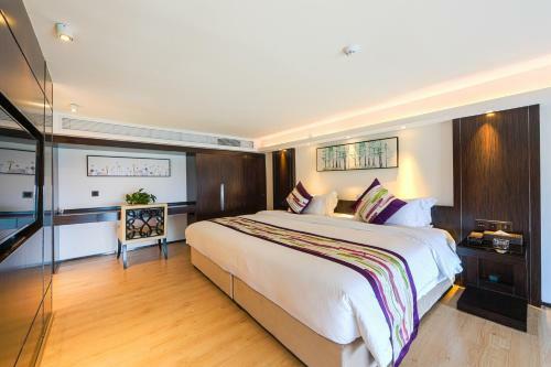 Lavendar Duplex Apartment
