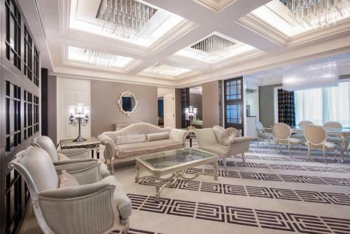 Xcellent Shifu Hotel