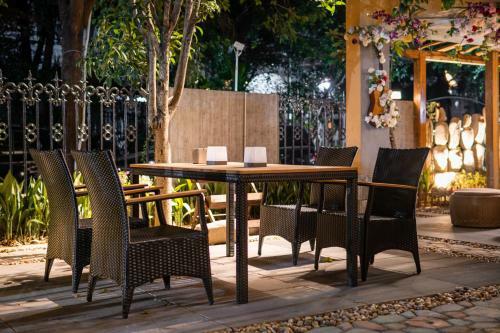 The Place Of Origin (Large Viewing Terrace & Bbq)