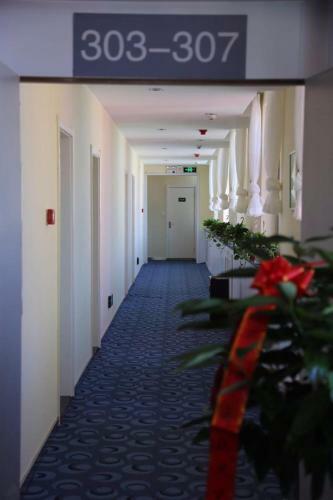 Hotel 7days Inn Hami Baofeng Market