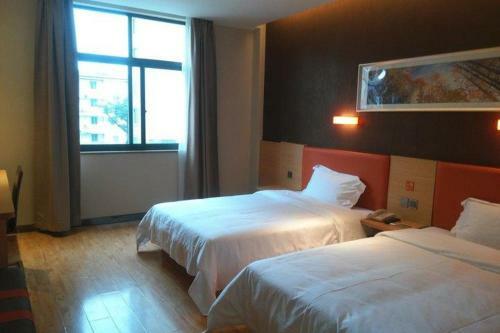 Hotel 7 Days Premium Hami City Government Branch