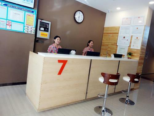 Hotel 7 Days Premium Hami City Government Branch