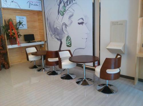 Hotel 7 Days Premium Hami City Government Branch