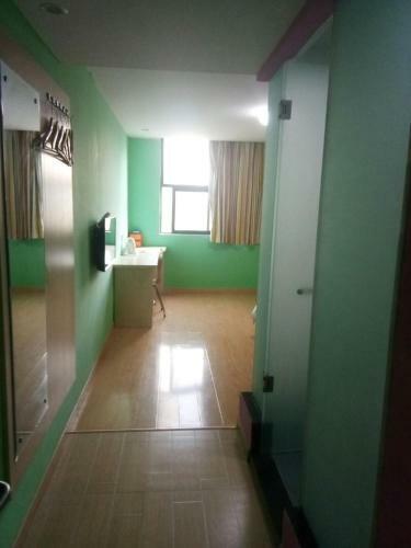 Hotel 7days Inn Huanggang Normal College