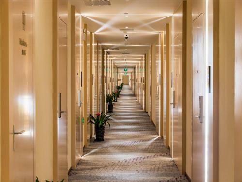 Lavande Hotel Shanghai Jinshan City Beach