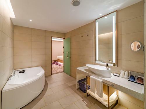 Lavande Hotel Shanghai Jinshan City Beach