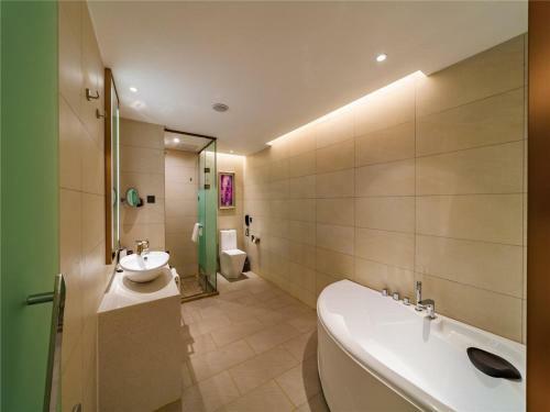 Lavande Hotel Shanghai Jinshan City Beach