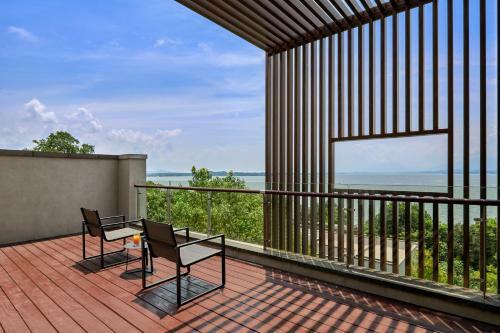 Hotel Lushan West Sea Resort, Curio Collection By Hilton