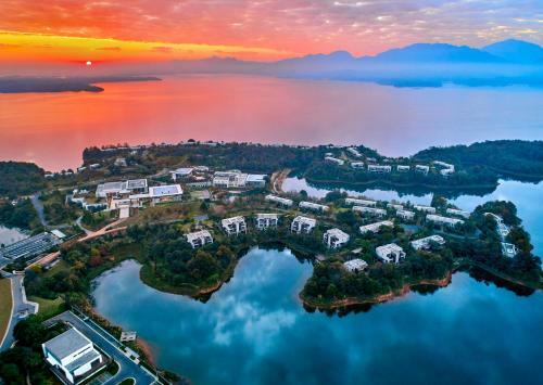 Hotel Lushan West Sea Resort, Curio Collection By Hilton