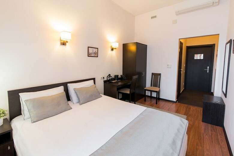 Maksim Gorkiy Hotel