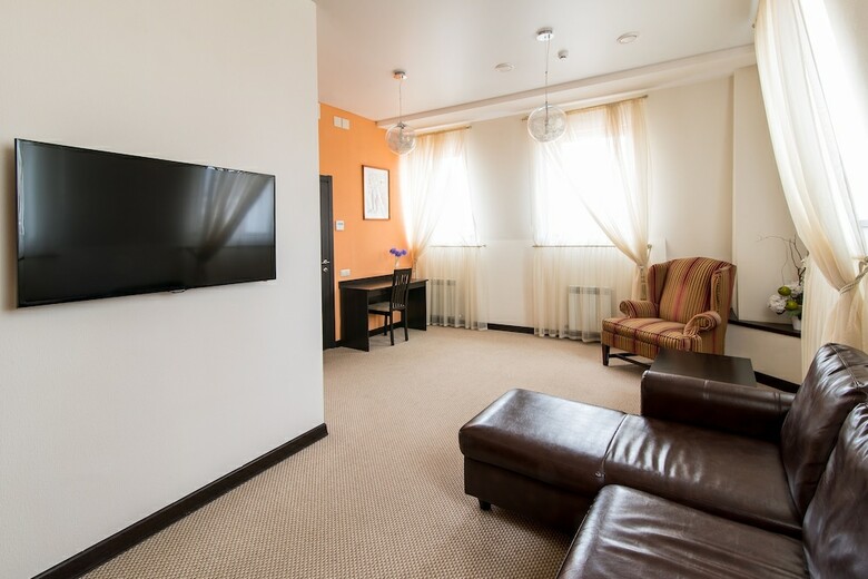 Maksim Gorkiy Hotel