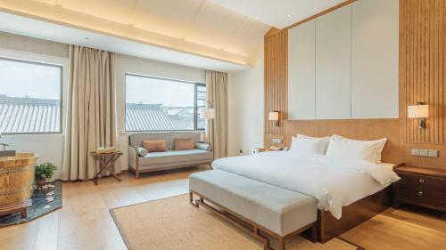 Floral Hotel Yungui Confucius Temple