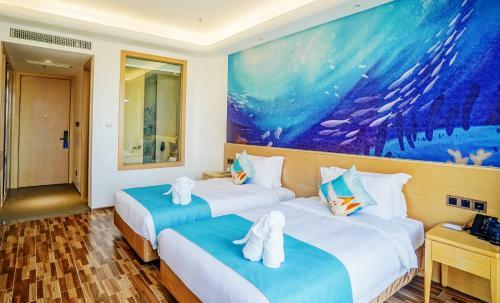 Hotel Big White Whale Ocean Exploration World