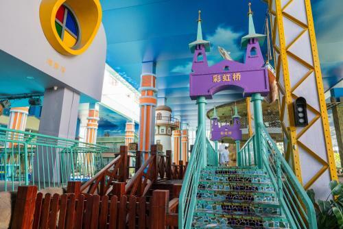 Hotel Big White Whale Ocean Exploration World