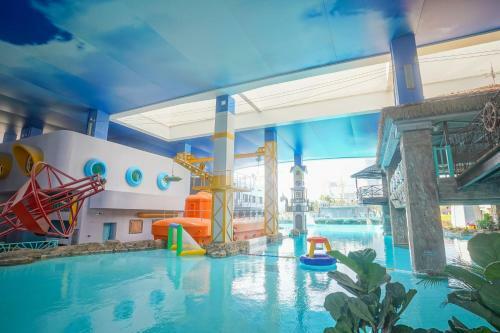 Hotel Big White Whale Ocean Exploration World