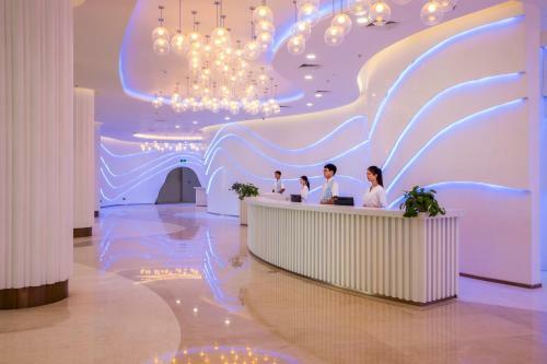 Hotel Big White Whale Ocean Exploration World