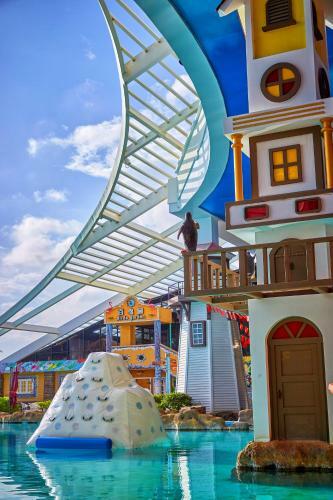 Hotel Big White Whale Ocean Exploration World