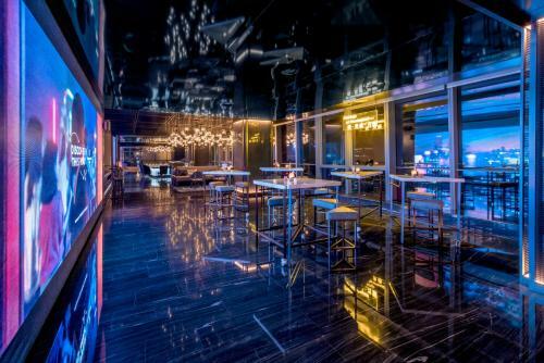 Renaissance Shenzhen Bay Hotel