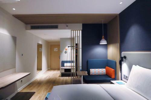 Holiday Inn Express Pengzhou Downtown, An Ihg Hotel