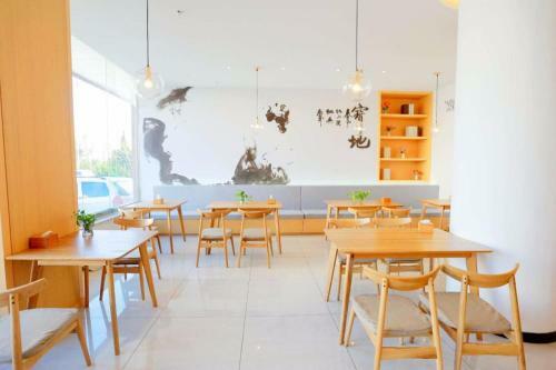 Hotel 7days Premium Weihai High-speed Rail Station Bathing Beach