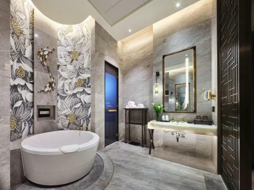 Crowne Plaza Wuxi Lake View, An Ihg Hotel