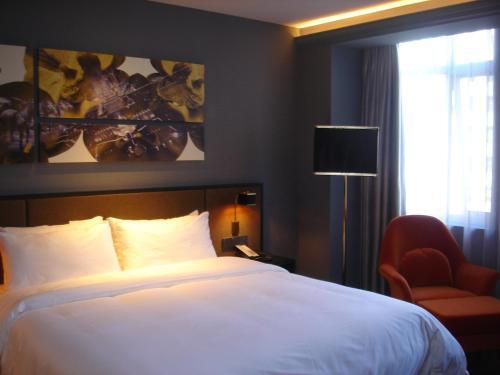 Ease Hotel (Xi'an High-tech Zone Zhangbasi Road)