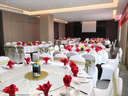 Ease Hotel (Xi'an High-tech Zone Zhangbasi Road)
