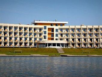 Regatta Hotel