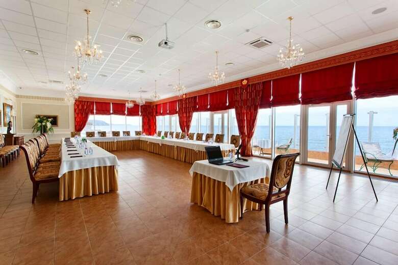 Grand Palace Hotel