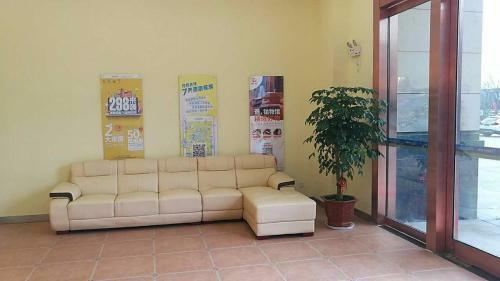 Hotel 7days Inn Danyang Train Station Wuyue Square Branch