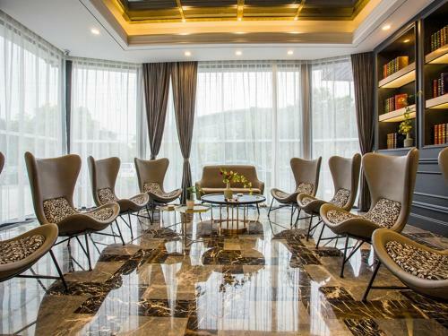 Lano Hotel Zhenjiang Baolong Square
