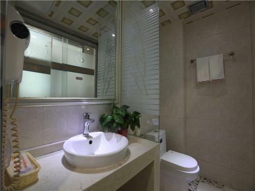 Shell Hefei Economic Development Zone Mingzhu Square Jinzhai South Road Hotel