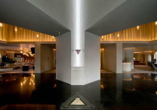 Zhengzhou Crossing Hotel