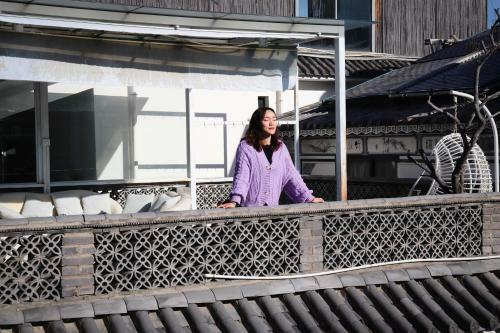 Floral Hotel � Silver Moon Dali