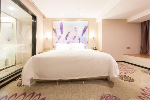 Lavande Hotel Heyuan Wanlong City