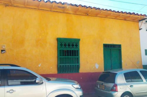 Casa Con Piscina Y 4 Cuartos