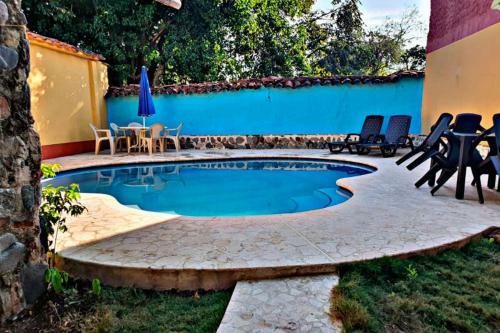 Casa Con Piscina Y 4 Cuartos