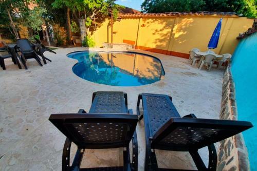 Casa Con Piscina Y 4 Cuartos