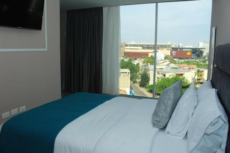 Hotel Or Suites