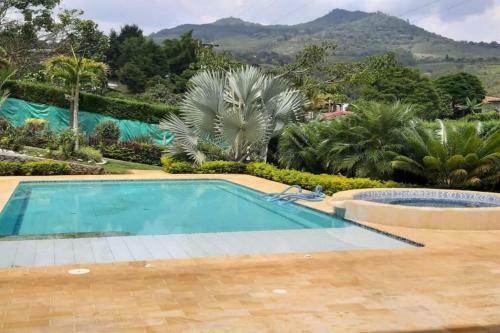 Apartamento Finca de 4 Cuartos Y Piscina