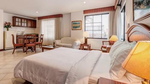 Travelers Apartamentos Y Suites - Castell�n de Juanamb�
