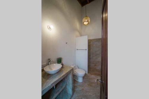Villa Fascinating Casa Trinitarias In Walled City / Pool