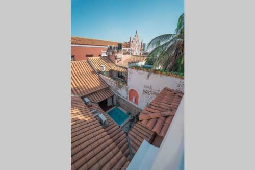 Villa Fascinating Casa Trinitarias In Walled City / Pool