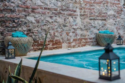 Villa Fascinating Casa Trinitarias In Walled City / Pool